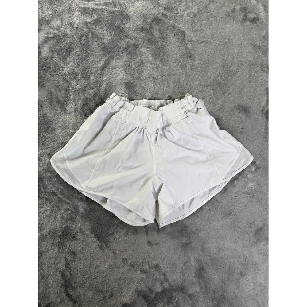 Lululemon Shorts Hotty Hot Short High-Rise 2.5" Womens Size 6 White Body